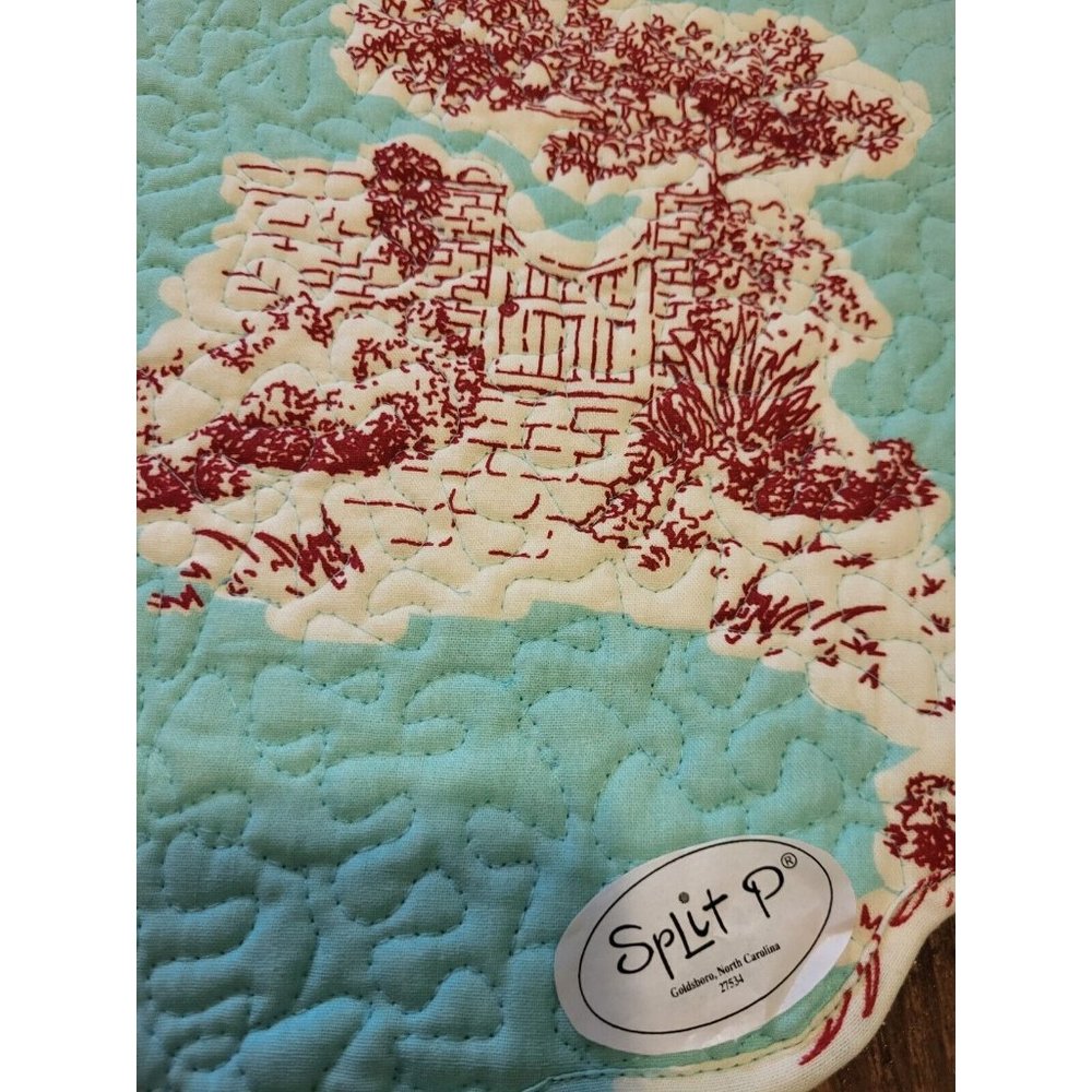 New Split P Round Quilted Reversible Placemats Aqua Red Toile Medallion Set Of 4 - Picture 5 of 6